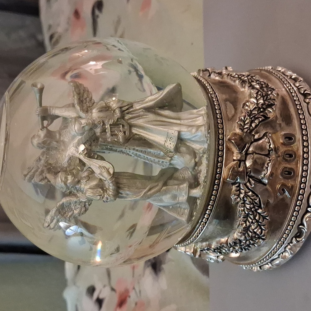 Vintage Wallace Silversmiths 1st Edition 2000 Musical Christmas Angel Snow Globe